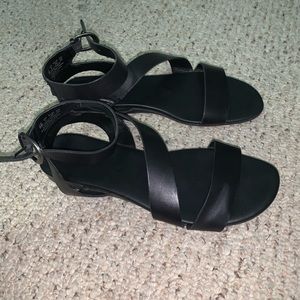 womens strappy sandles / flats